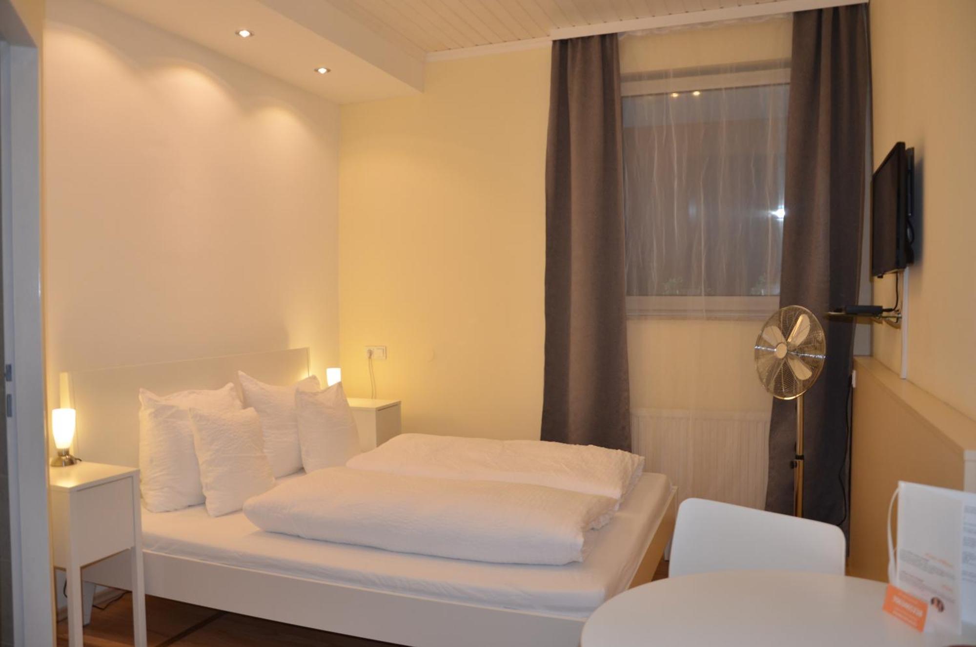 Hotel Maria Gramatneusiedl Δωμάτιο φωτογραφία